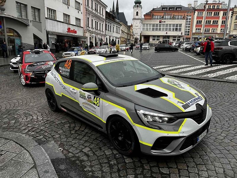 Tragédie, která se odehrála v rámci 58. ročníku Rallye Šumava, kdy po nehodě zemřela navigátorka Alena Krejčíková (41), nezasáhla jen příznivce rallye, ale její kamarády, jelikož byla na Klatovsku doma.