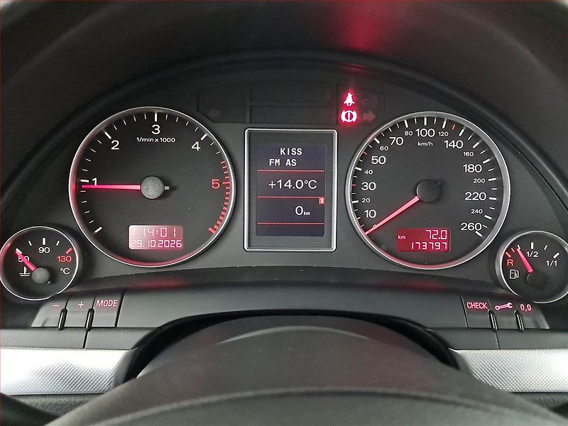 Audi A4 (2007) 2.0 TDI, nová STK - fotka 11 z 17