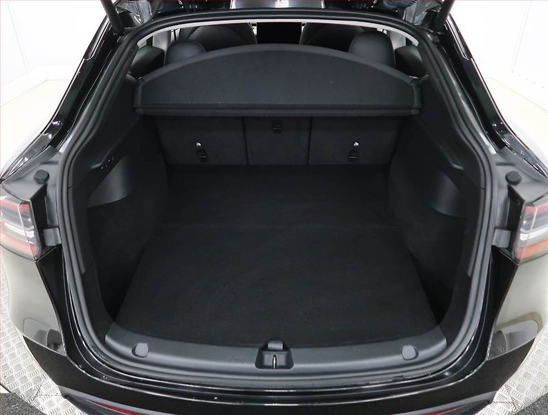 Tesla Model Y (2023) RWD LFP 60kWh, SoH 98% - fotka 13 z 33