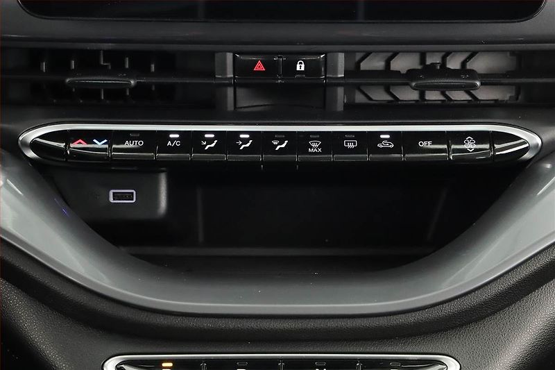 Fiat 500e (2024) 42 kWh, SoH 100% - fotka 15 z 19