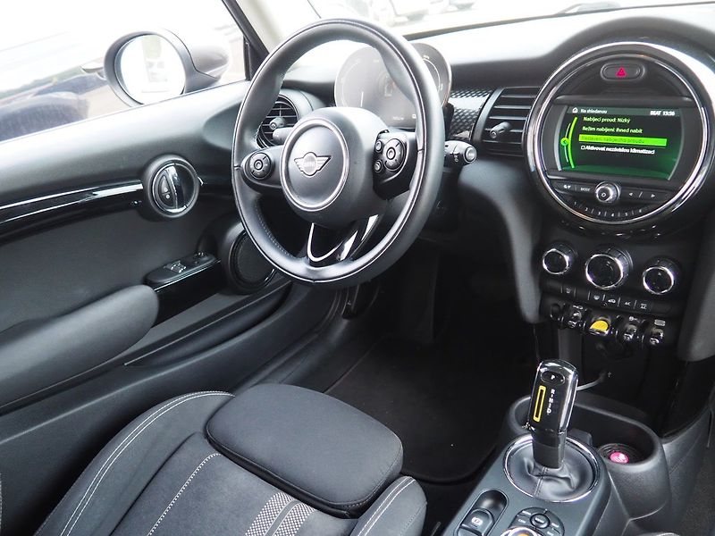Mini Cooper (2020) SE Electric 33 kWh - fotka 14 z 30