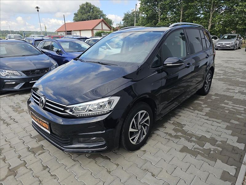 Volkswagen Touran 1,4 Tsi 110KW DSG Sound 7MÍST - fotka 3 z 47