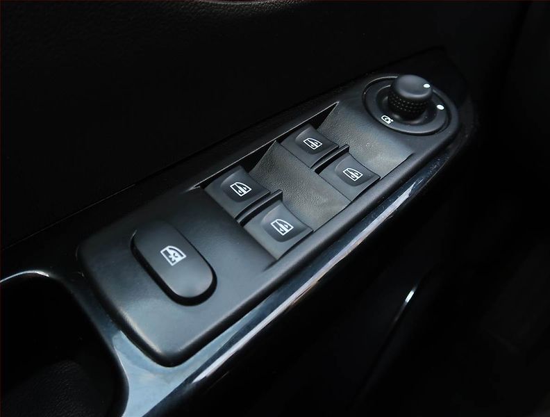 Renault Captur (2017) 1.2 TCe, Kůže, Tempomat - fotka 17 z 18