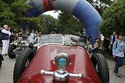 Na akci Jízda do vrchu a výstava historických vozidel se představilo na tři sta automobilů a motocyklů.