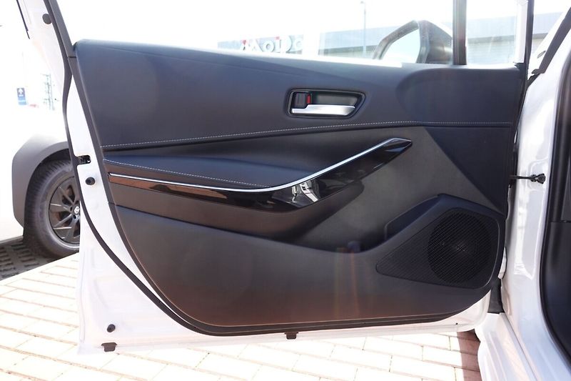 Toyota Corolla 1.8HEV CVT  Comfort Style Tech - fotka 9 z 31