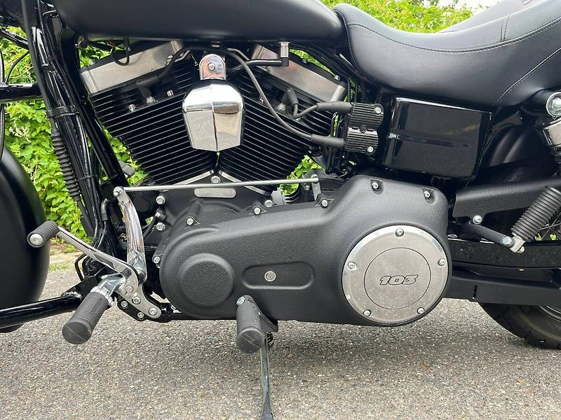 Harley-Davidson FXDB Dyna Street Bob (2017) - fotka 16 z 17
