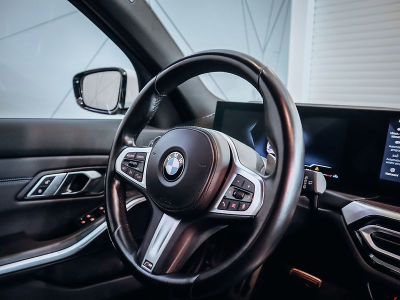 BMW Řada 3 320d xDrive Touring M-Paket - fotka 20 z 29