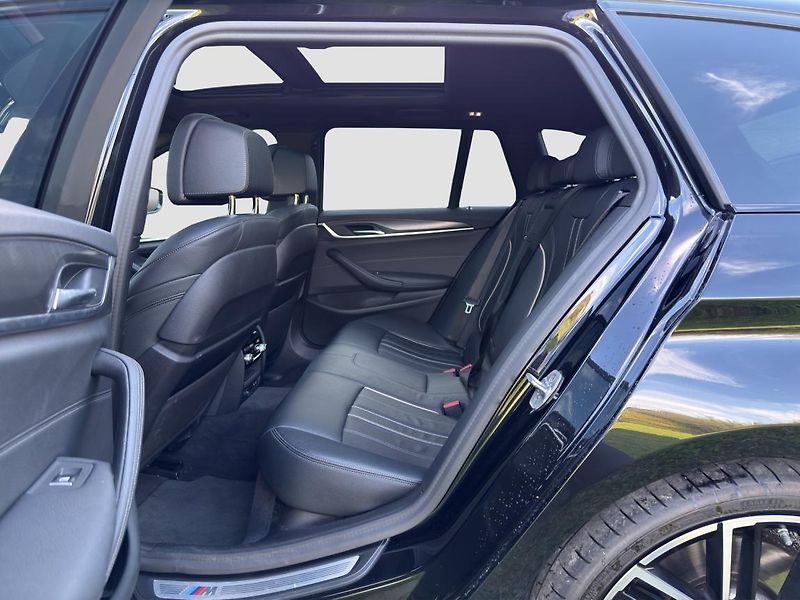 BMW Řada 5 530d xDrive Touring - fotka 15 z 22