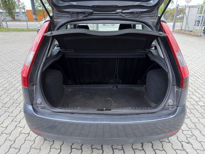 Ford Fiesta 1.3i 51 kW - fotka 9 z 12