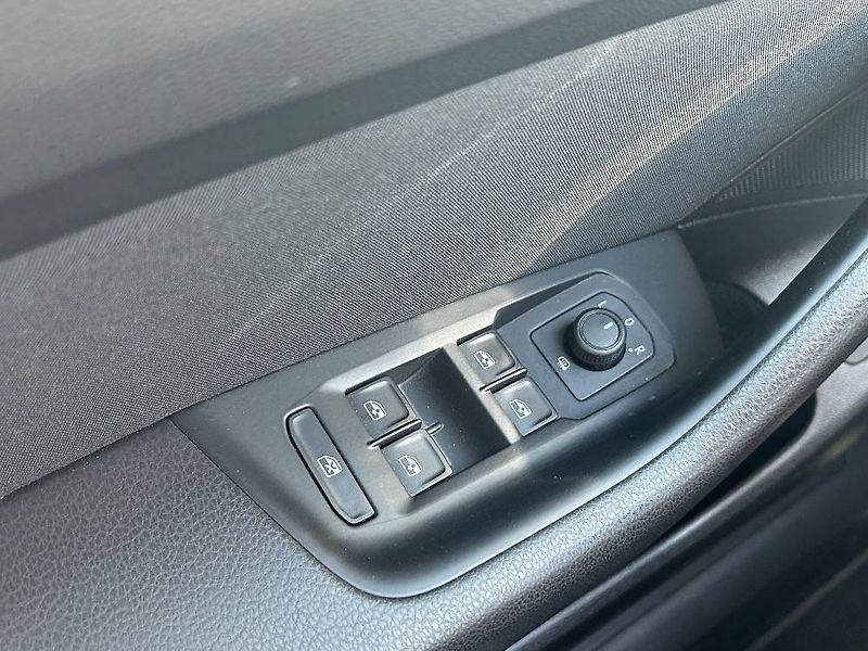 Volkswagen Passat Business 1,5TSI - fotka 23 z 26