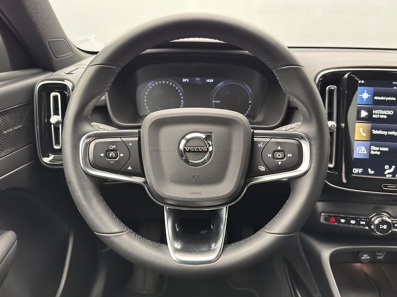 Volvo XC40 T4 RECHARGE ULTIMATE AUT - fotka 3 z 51