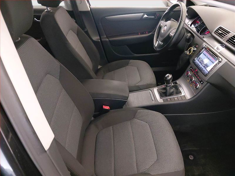 Volkswagen Passat (2012) Comfortline 2.0 TDI - fotka 9 z 16