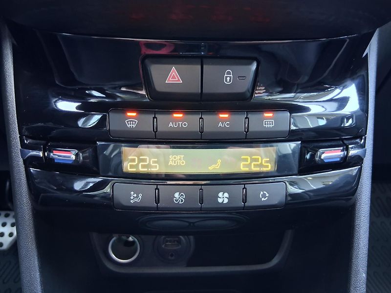 Peugeot 2008 GT LINE 1.2 PureTech 81 kW - fotka 13 z 30