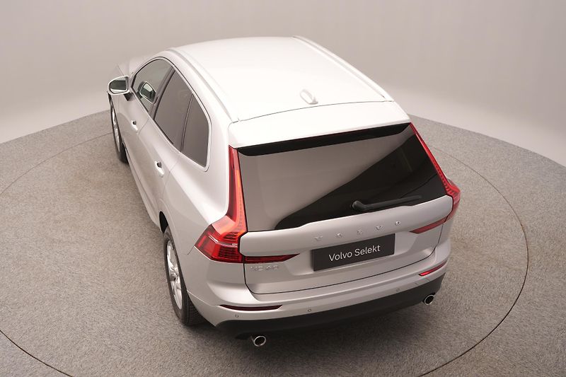 Volvo XC60 B4 AWD MOMENTUM PRO REZERVACE - fotka 14 z 43