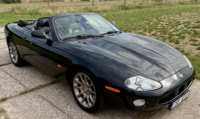 Jaguar XKR (2000) 4.0 V8 Supercharged Kabriolet  - fotka 14 z 30