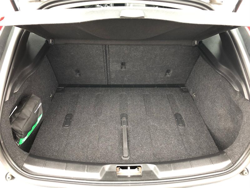 Volvo V40 D3 Cross Country - fotka 13 z 29