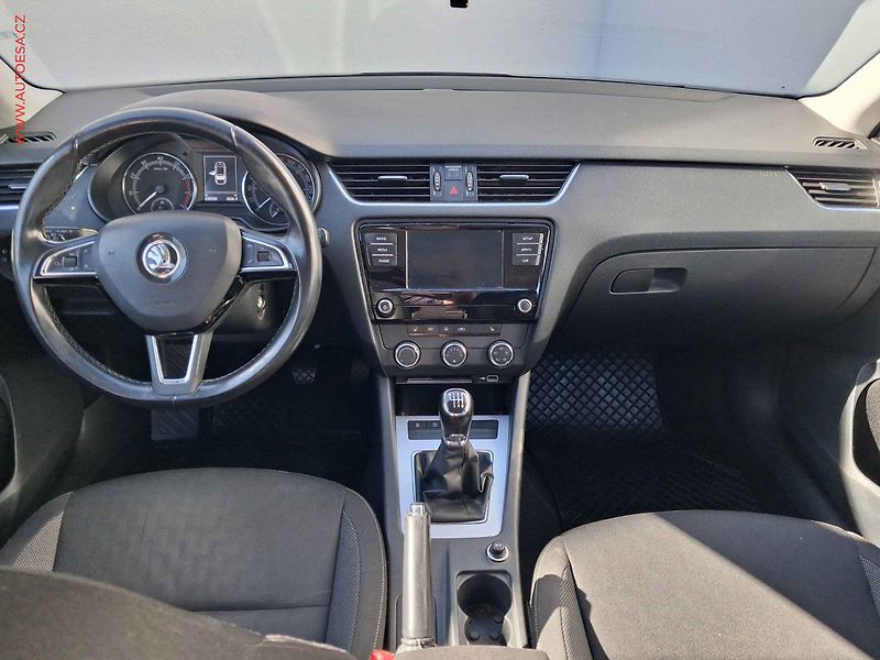 Škoda Octavia (2018) 1.4 TSI, 2.maj,ČR, STK9/28 - fotka 8 z 15