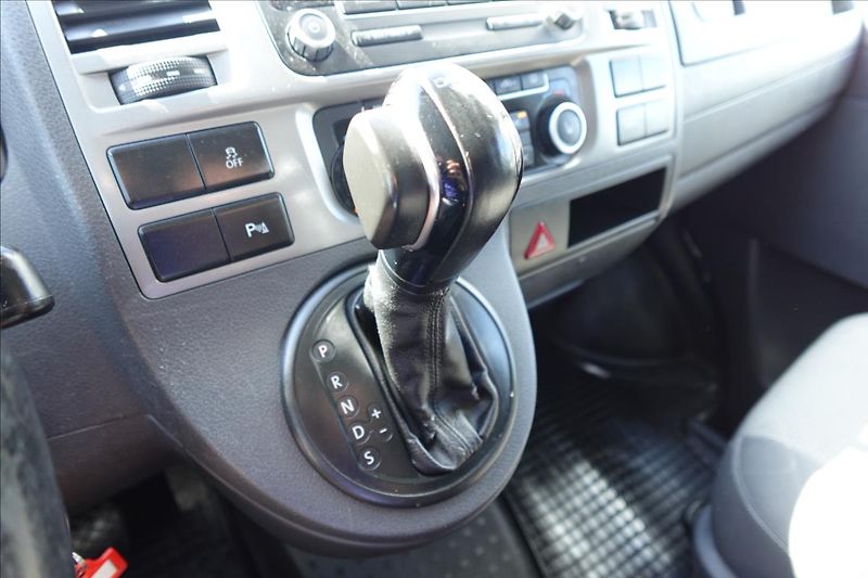 Volkswagen Caravelle 2,0 TDi  L2H1 8MÍST KLIMA - fotka 37 z 37