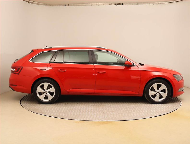 Škoda Superb (2016) 2.0 TDI, Serv.kniha, Kůže - fotka 6 z 21