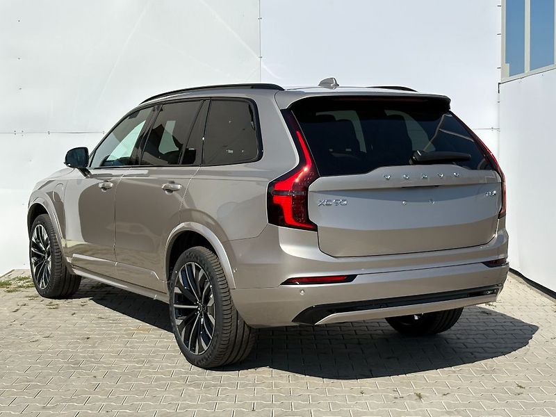 Volvo XC90 Plus Dark T8 299kW - fotka 9 z 25