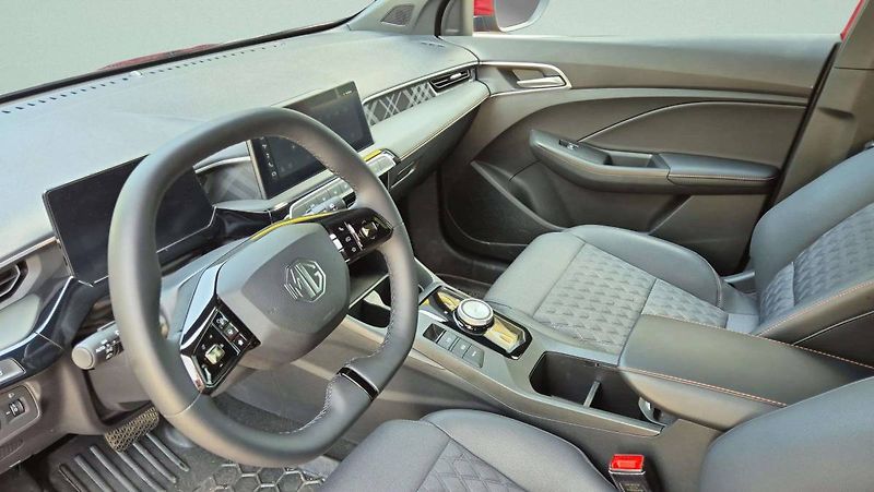 MG MG3 HEV EXCLUSIVE 1.5 AT3 (143kw/1 - fotka 26 z 35