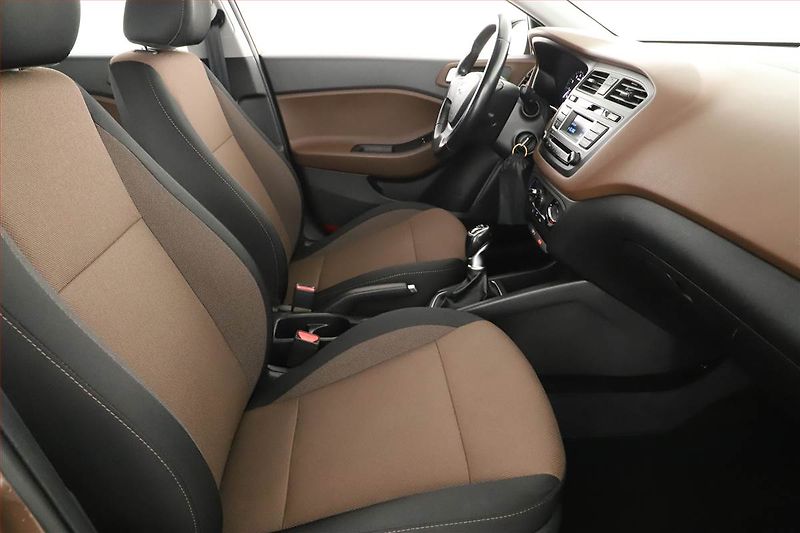 Hyundai i20 (2016) Active 1.4 - fotka 7 z 13