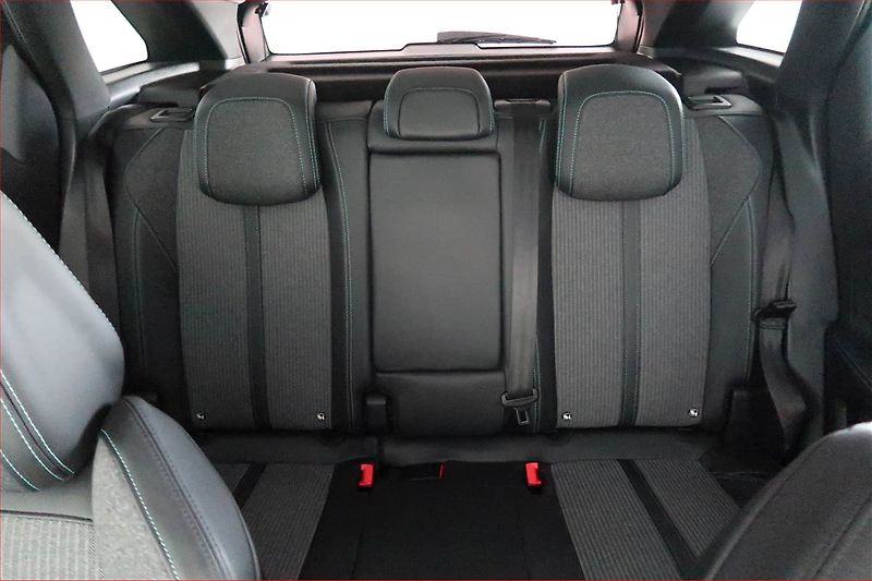 Peugeot 3008 (2022) Allure Pack 1.2 PureTech - fotka 10 z 18