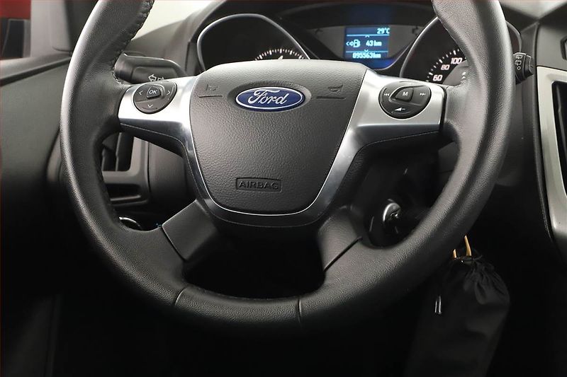 Ford Focus (2012) 1.6 i, Park. senzory - fotka 11 z 12