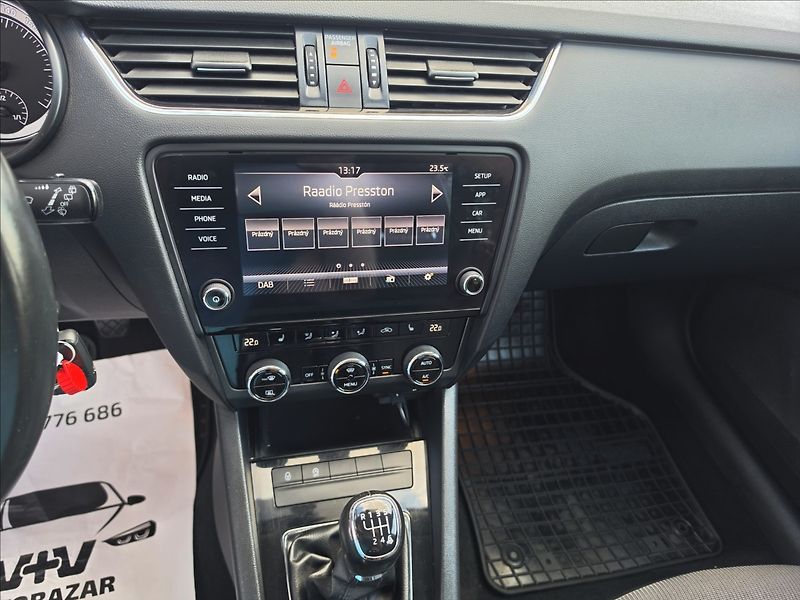 Škoda Octavia 1,4 TSi 110KW Style+ ALU TZ - fotka 18 z 45
