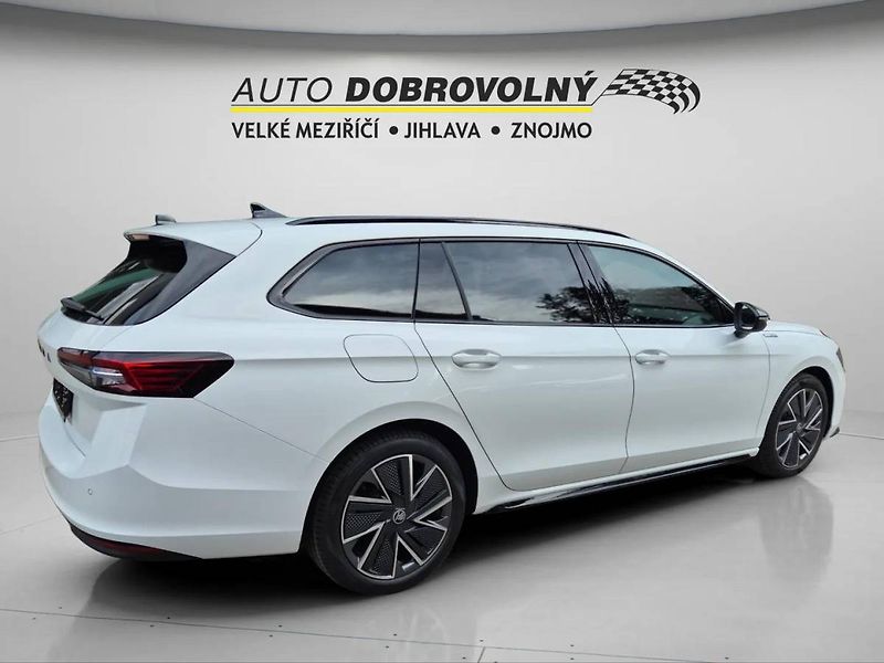 Škoda Superb Combi Sportline 2,0TDI 110kW D - fotka 7 z 20