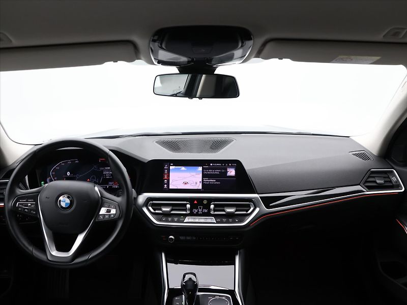 BMW Řada 3 2,0 320d 140kW xDrive 1.Maj. - fotka 28 z 36