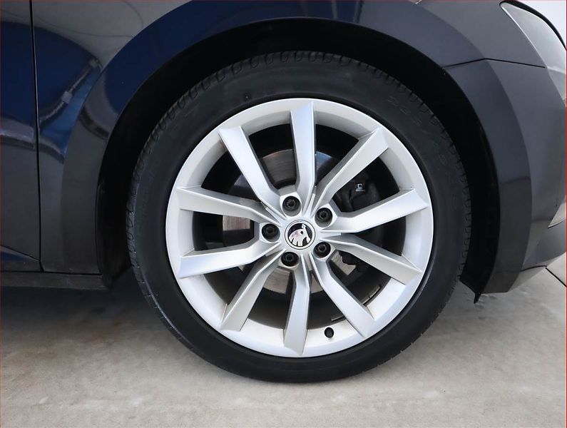Škoda Superb (2017) 2.0 TDI, Serv.kniha, Kůže - fotka 15 z 19
