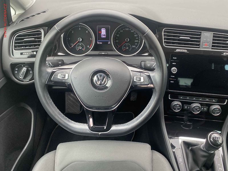 Volkswagen Golf (2018) 2.0 TDi, Highline, LED - fotka 11 z 18
