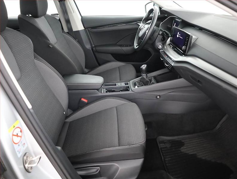 Škoda Octavia (2023) Ambition 2.0 TDI, ČR,1.maj - fotka 7 z 17