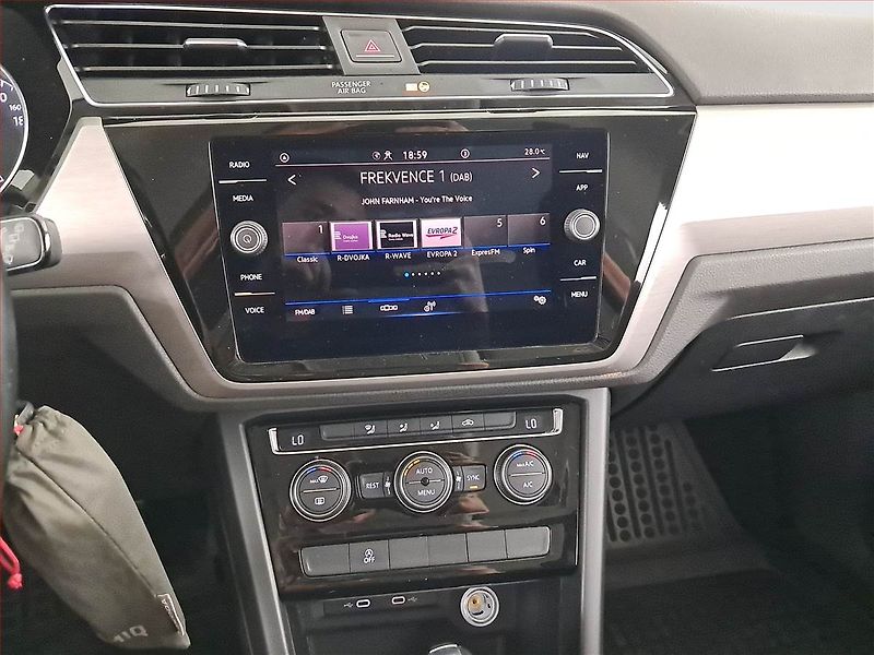 Volkswagen Touran (2020) 1.5 TSI - fotka 12 z 24