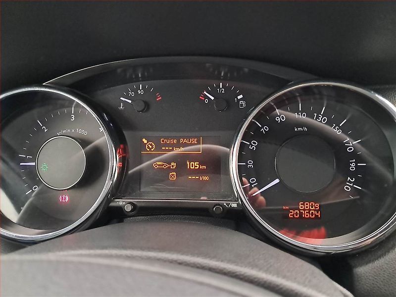 Peugeot 5008 (2014) 1.6 HDi, 7 míst, Navi - fotka 11 z 21