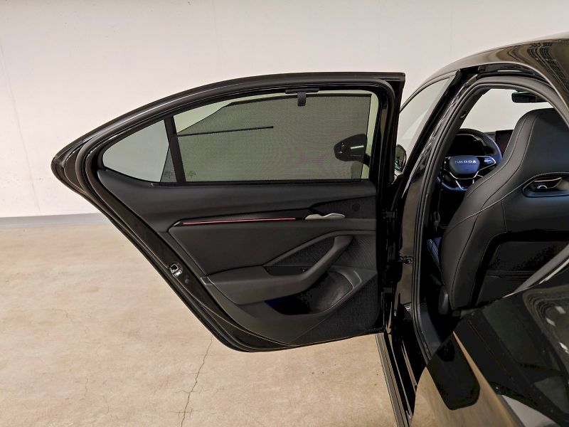Škoda Superb (2025) 2.0 TDI 142 kW DSG 4x4 Sportli - fotka 27 z 35