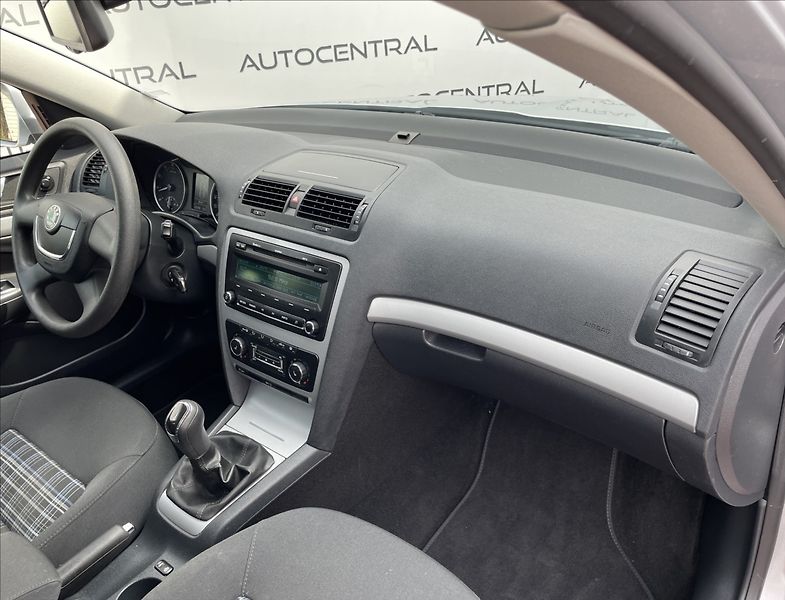 Škoda Octavia 1,4 tsi Style 90kw 1.majitel - fotka 17 z 21