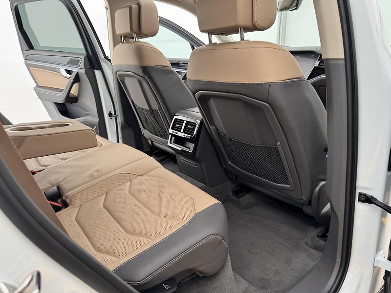 Volkswagen Touareg 3.0Tdi*1-MAJ*DPH*R-LINE*PANO* - fotka 16 z 48