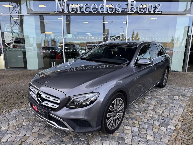 Mercedes-Benz Třídy E E 220d 4M All-terrain - fotka 1 z 33