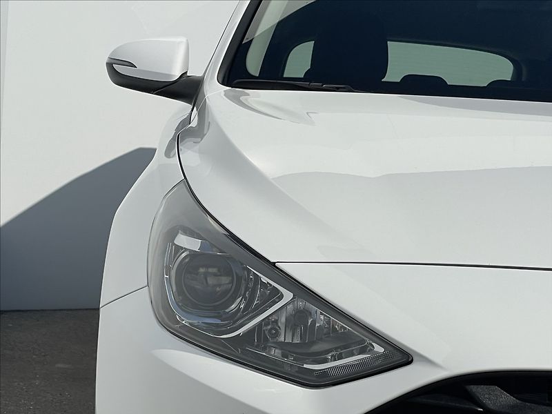 Hyundai i30 1,5 T-GDI Combi Comfort PDC - fotka 20 z 23