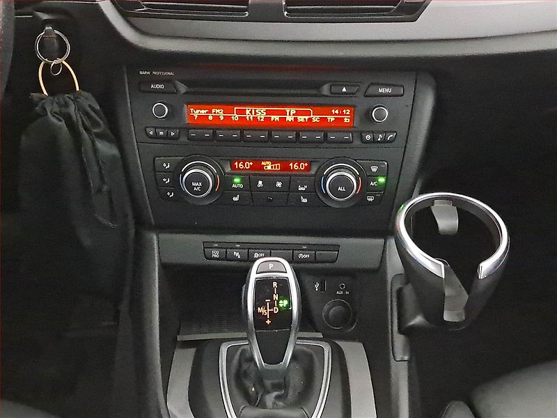 BMW X1 (2012) sDrive20i, Automat, Tempomat - fotka 12 z 16