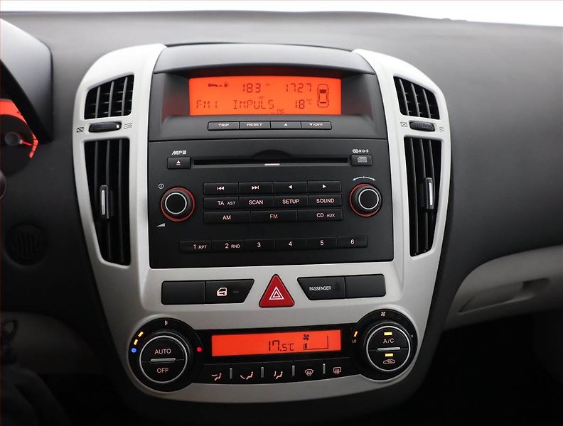 Kia Ceed (2007) 1.4 CVVT, po STK - fotka 9 z 12
