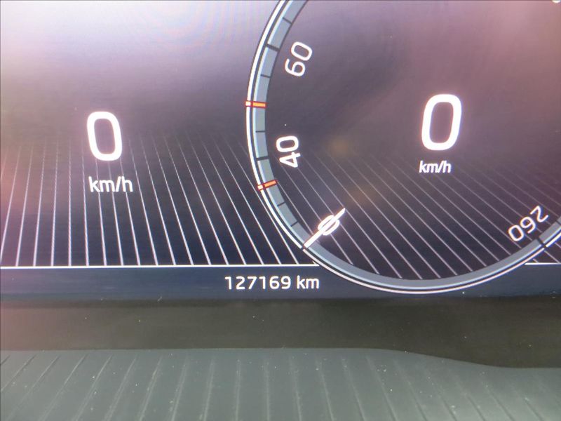 Škoda Superb 2,0 TDI Ambition DSG TAŽNÉ ČR - fotka 24 z 26