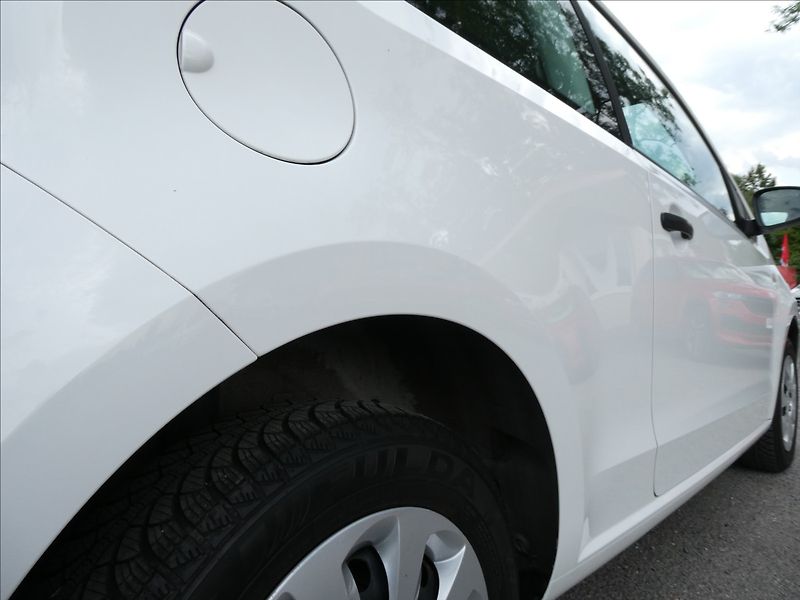 Škoda Citigo 1,0 MPi klimatizace, 2 x kola - fotka 11 z 42