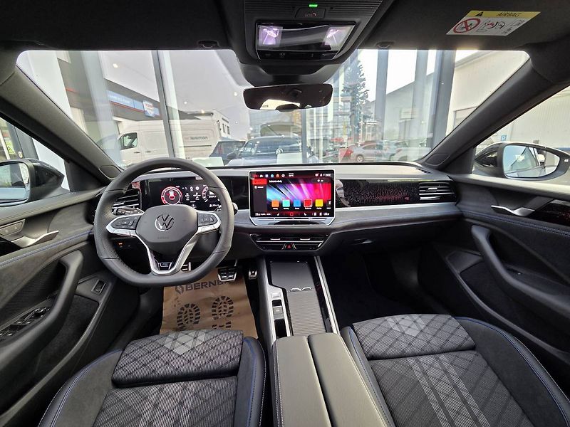 Volkswagen Passat Variant (2025) R-Line 2.0 TDI BlackStyle - fotka 17 z 51