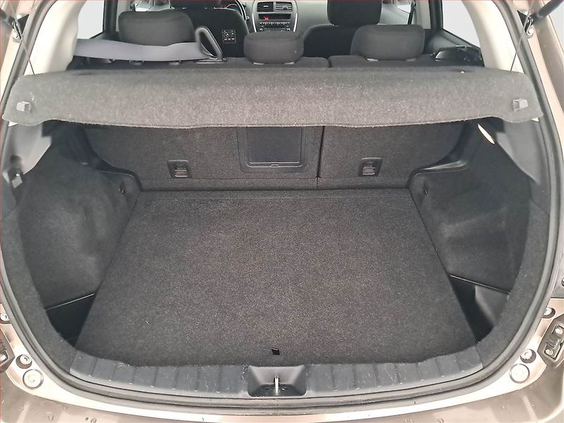 Mitsubishi ASX (2011) 1.8 DI-D MIVEC, 4X4, ČR,1.maj - fotka 14 z 16