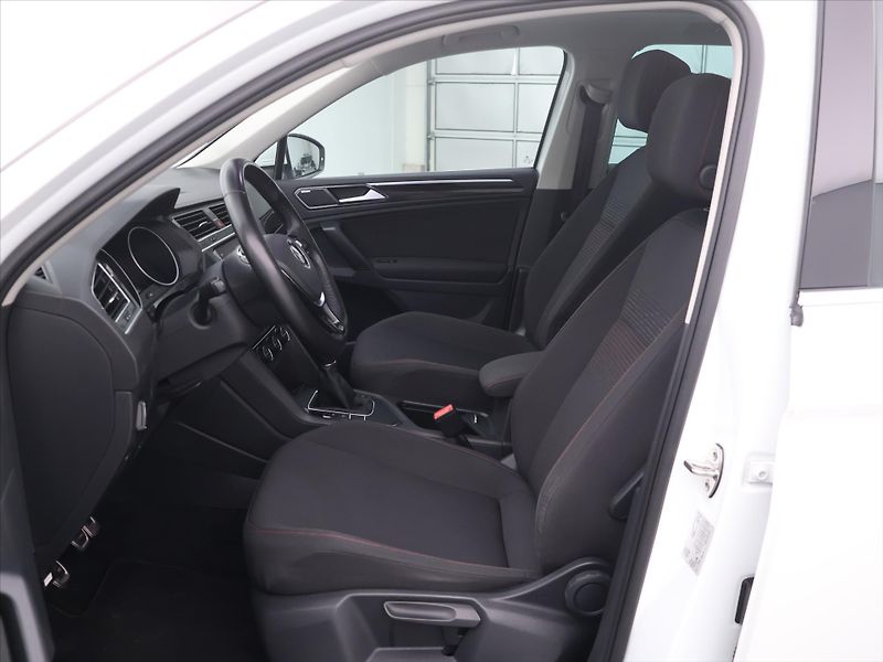 Volkswagen Tiguan 1,4 TSI Sound edice matrix pan - fotka 11 z 31