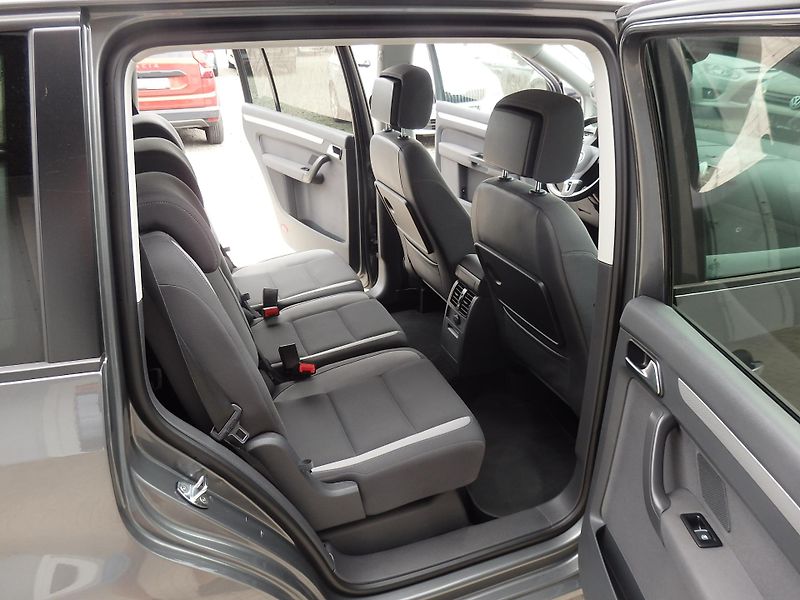 Volkswagen Touran 1.4 TSI 103 kW LIFE XENONY - fotka 9 z 15