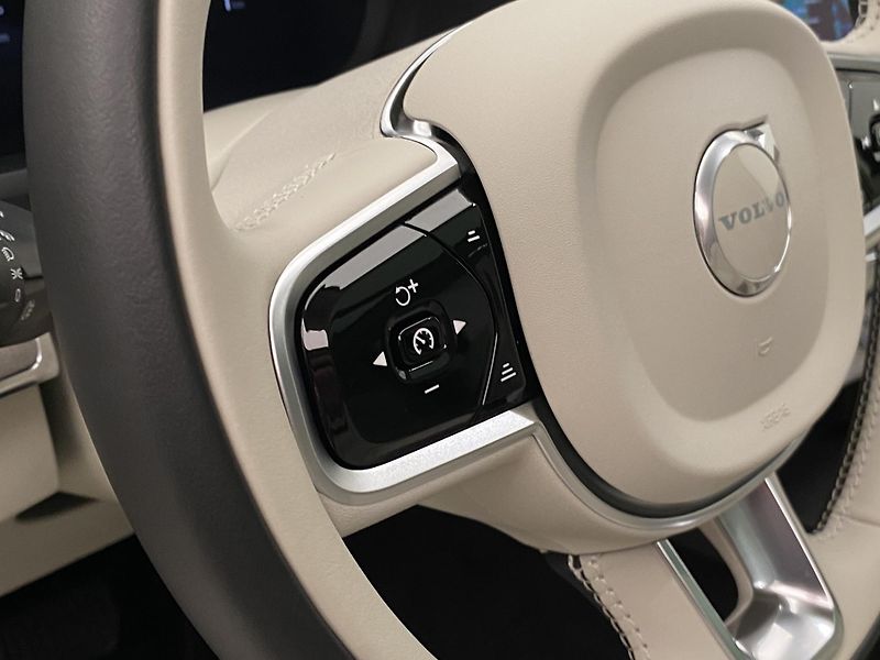 Volvo XC90 T8 AWD RECHARGE ULTRA BRIGHT - fotka 24 z 72